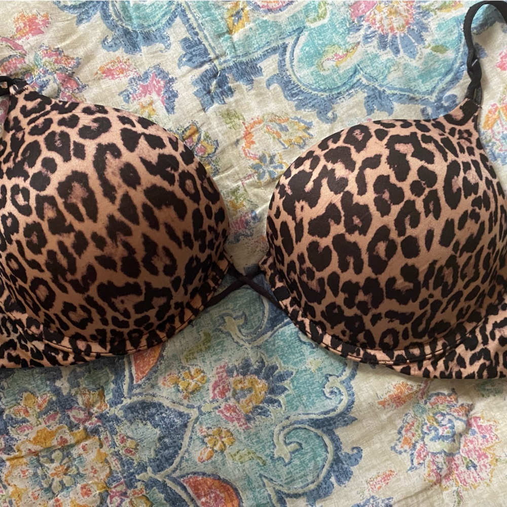 Bombshell Victoria secret bra! 34 C
